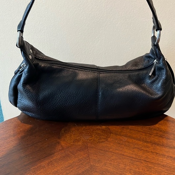 Clarks  Hobo bag  shoulder bag  pebbled leather Black  brushed silvertone HW GUC - Picture 7 of 14